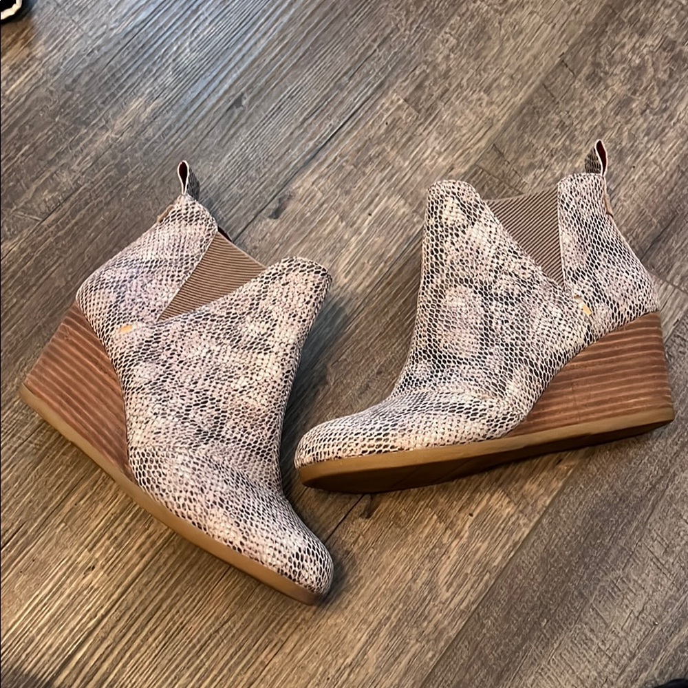 Toms Snakeskin Pattern Wedge Shoes